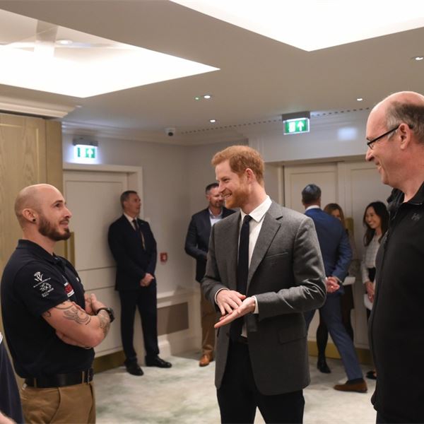 Prince Harry Meeting The Team  - Prince Harry Meeting The Team Army  donations - Forces charity