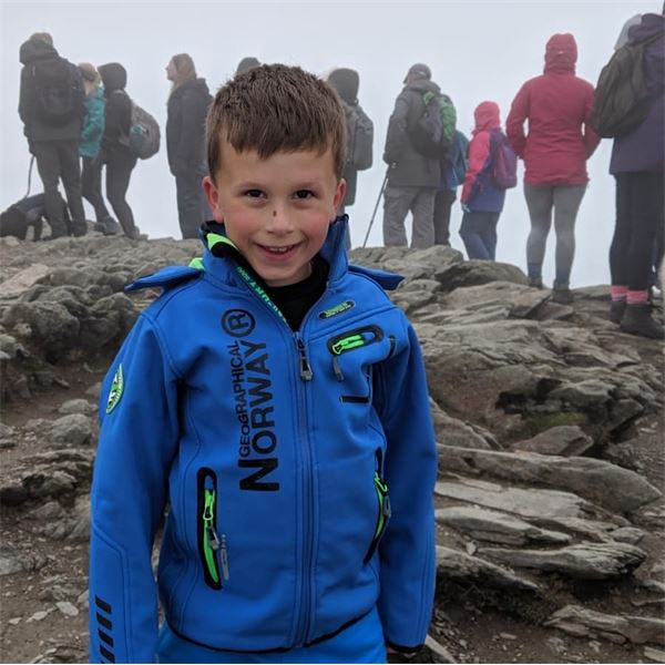 Theo fundraiser - 7 year old fundraiser Theo who climbed Snowdon for usHelp for heroes - Injured veterans UK
