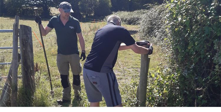 Image for Walking with the Wounded News - WWTW Volunteers Team Up With Hampshire Countryside Services / (Hampshire Countryside Services 
 - Hampshire Countryside Services 
 )